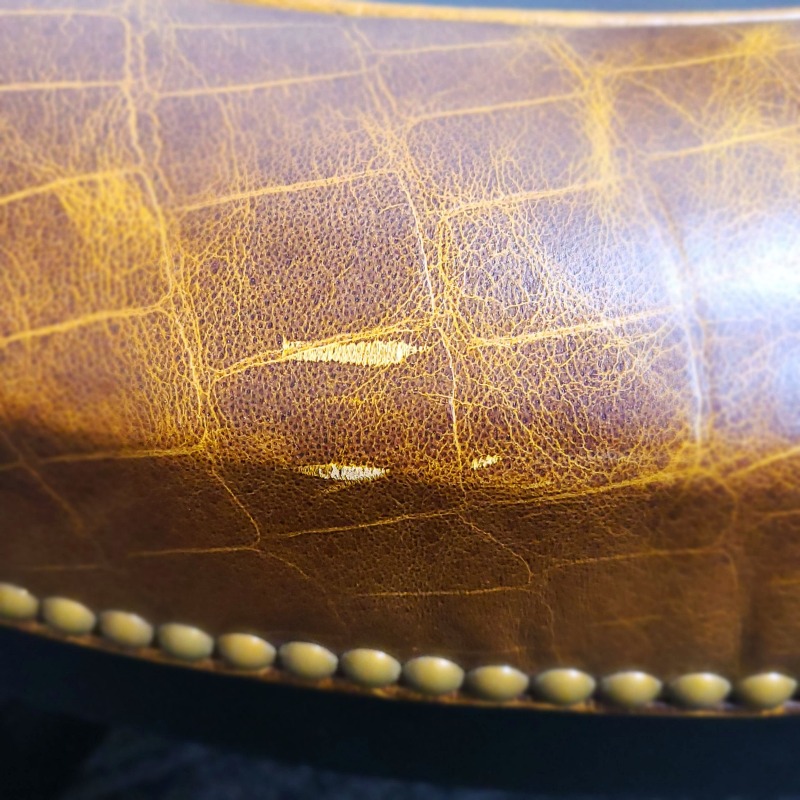 Redford Small Round Ottoman, scratch detail