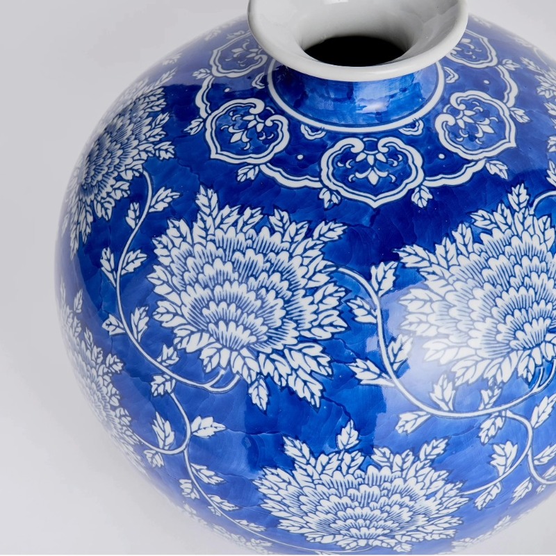 BARCLAY BUTERA DYNASTY TANG VASE-Detail